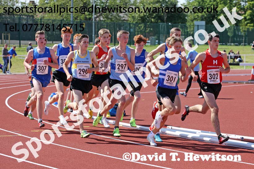 Under-17 mens 1500 metres. Photo: David T. Hewitson/Sports for All Pics